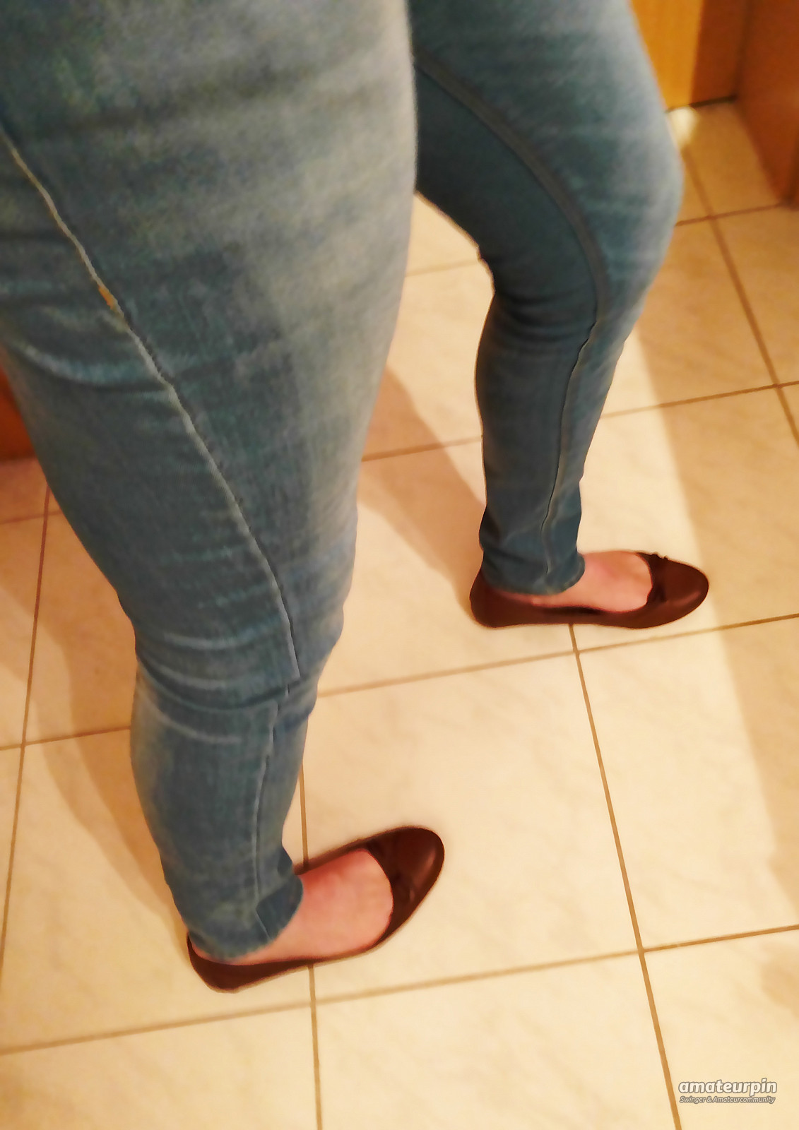 Heiße Skinny Jeans + neue Schuhe Galeriebild