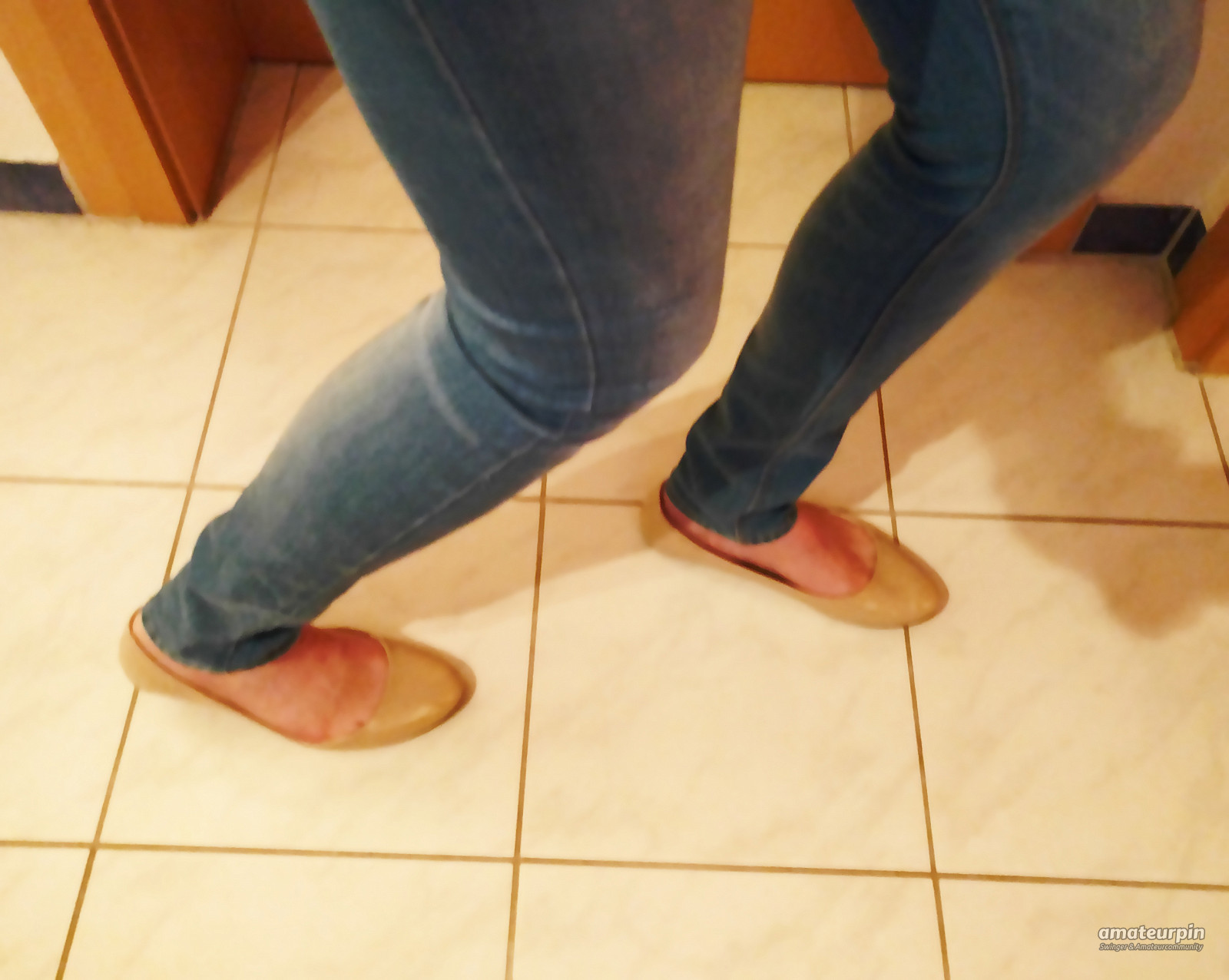 Heiße Skinny Jeans + neue Schuhe Galeriebild