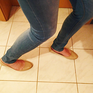 Heiße Skinny Jeans + neue Schuhe Galeriebild