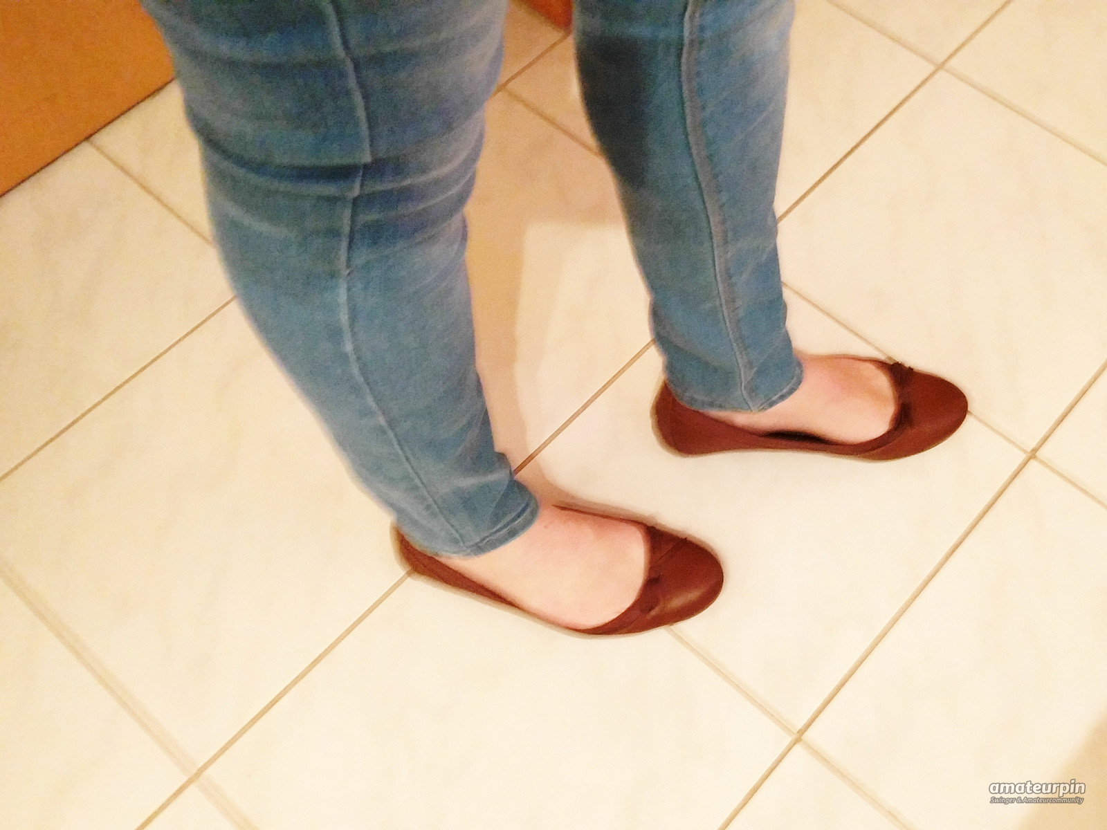 Heiße Skinny Jeans + neue Schuhe Galeriebild