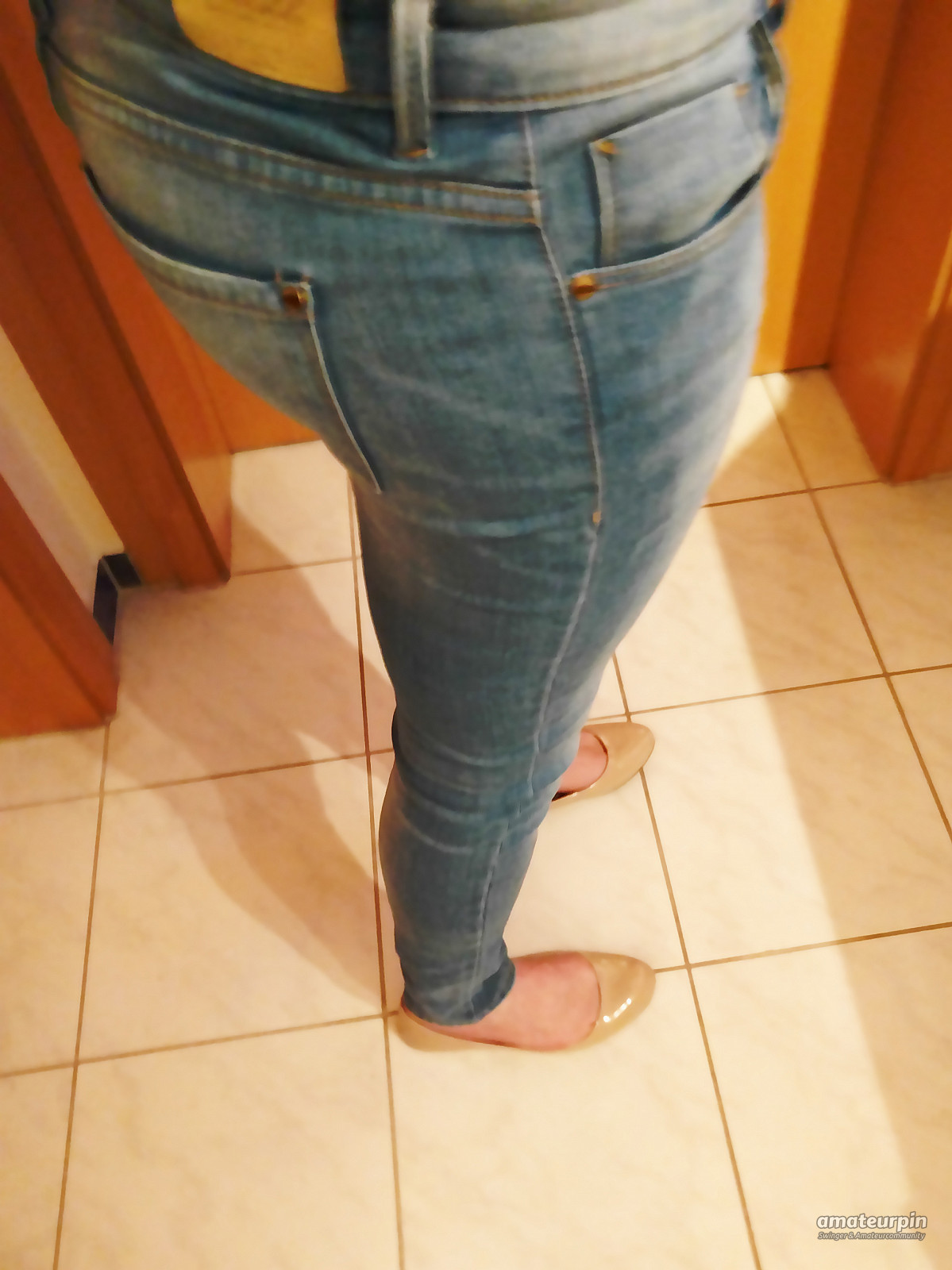 Heiße Skinny Jeans + neue Schuhe Galeriebild