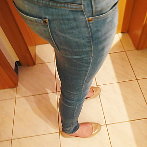 Heiße Skinny Jeans + neue Schuhe Galeriebild