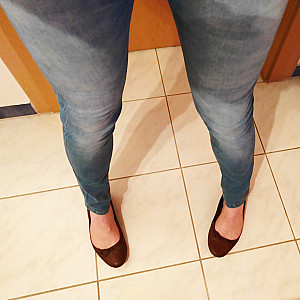 Heiße Skinny Jeans + neue Schuhe Galeriebild