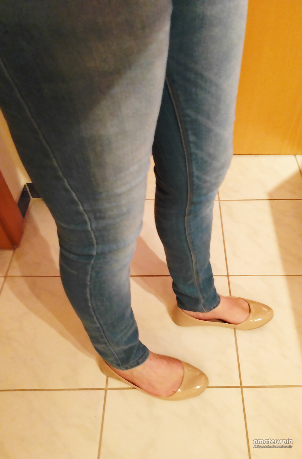 Heiße Skinny Jeans + neue Schuhe Galeriebild