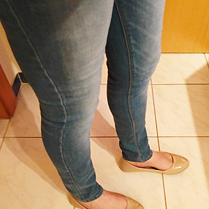 Heiße Skinny Jeans + neue Schuhe Galeriebild