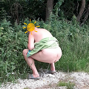 Outdoor pee gallery image