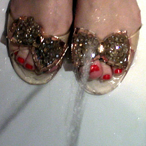 Piss Over feets gallery image