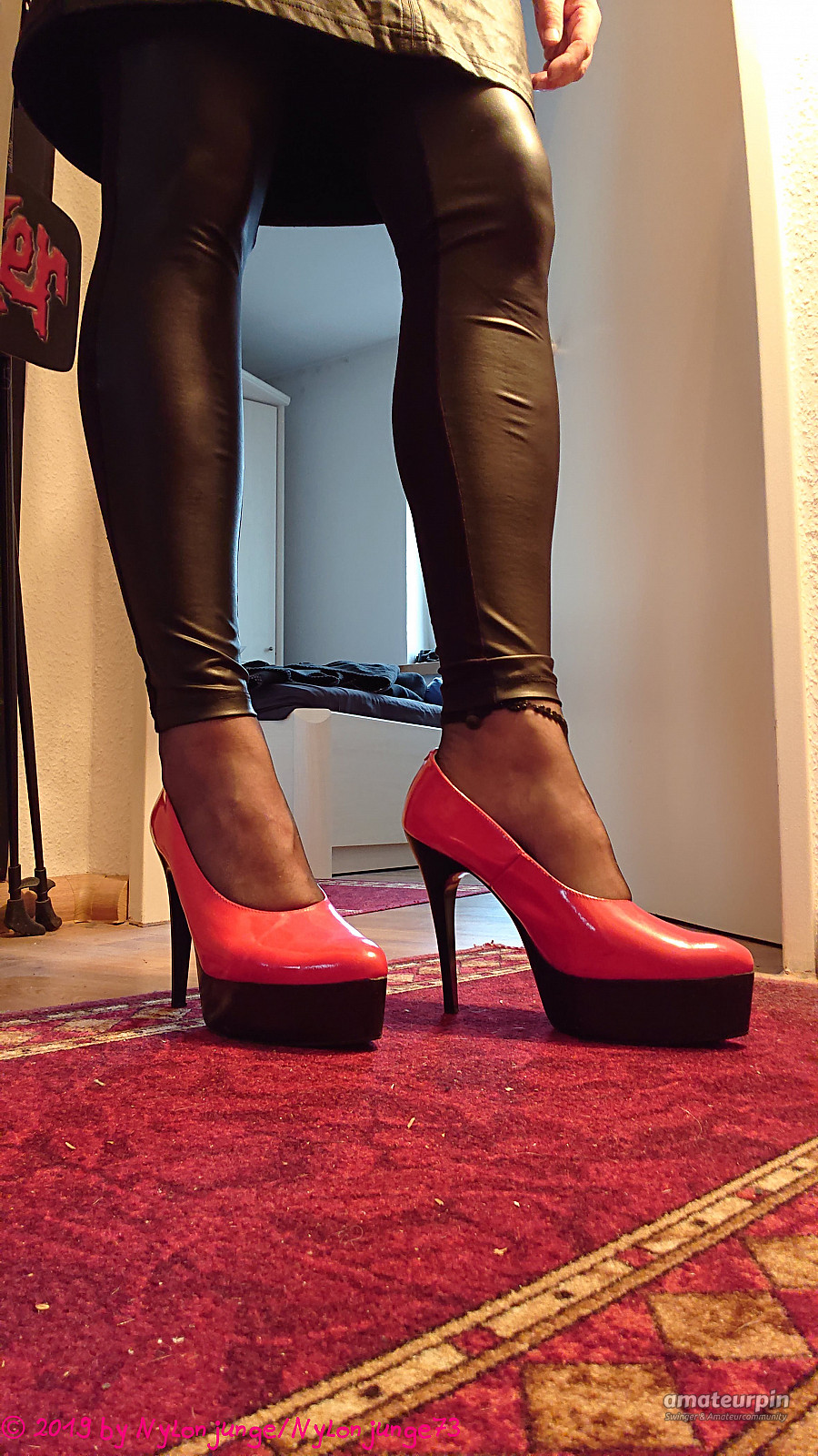 Wet Legging und RED Heels Galeriebild