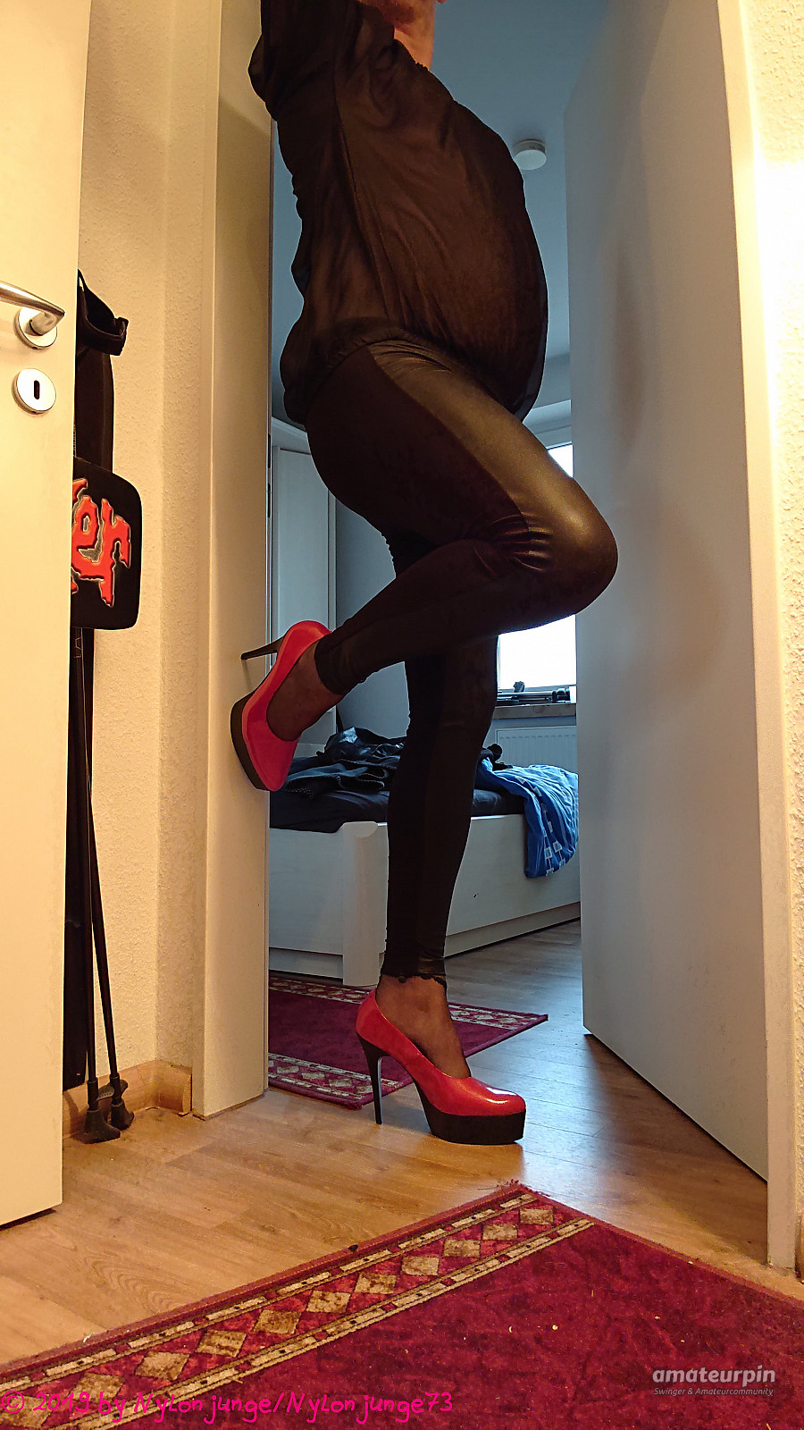 Wet Legging und RED Heels Galeriebild