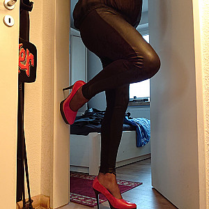 Wet Legging und RED Heels Galeriebild