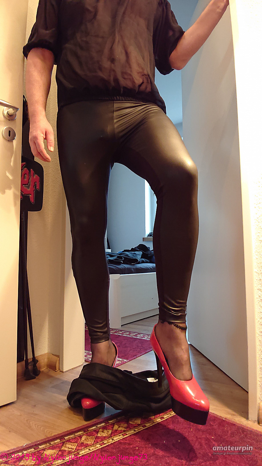 Wet Legging und RED Heels Galeriebild