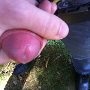 Outdoor wanking so lonely... gallery image