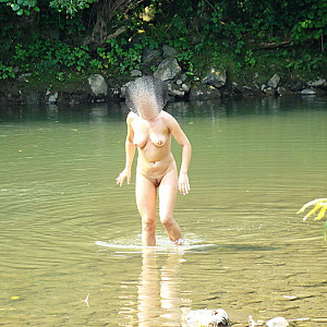 nude on the river Galerie