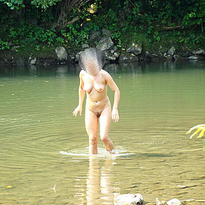 nude on the river Galeriebild