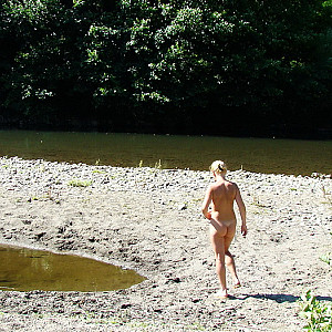 nude on river Galerie