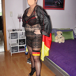 Das erste Bild von baerle57's Galerie - EM-Milf 2