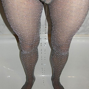 First image of pantysbel's Gallery - peeing in a pantyhose