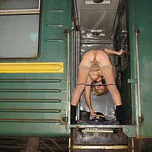 Das erste Bild von Lilah Dror's Galerie - Conductor in Russian train!