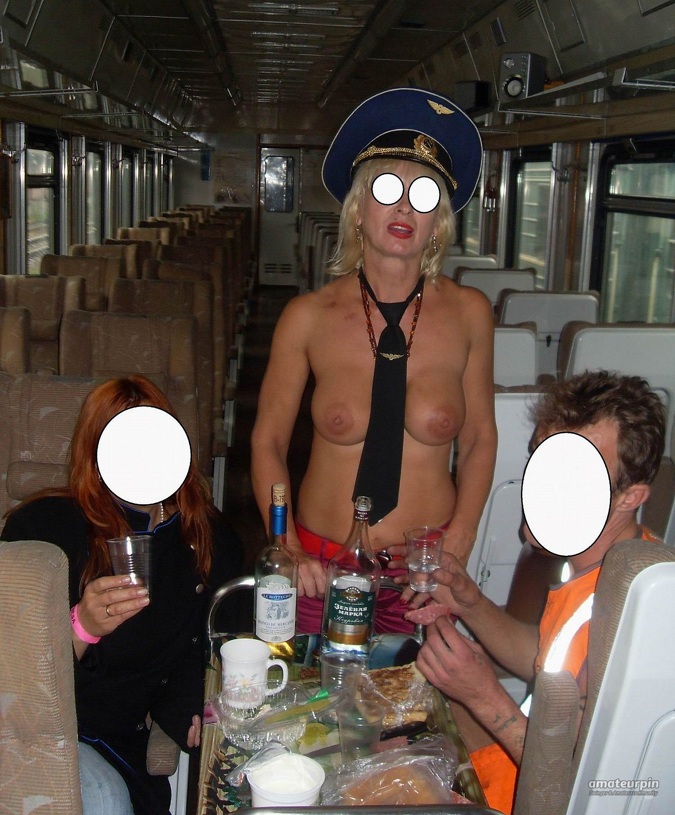 Conductor in Russian train! Galeriebild