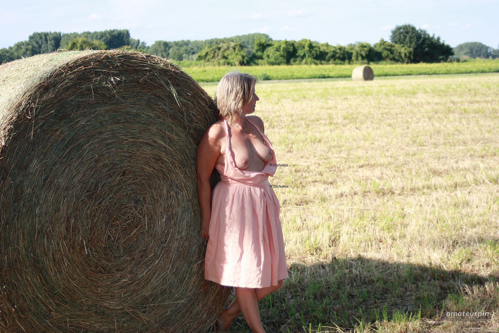 Bale of straw gallery image