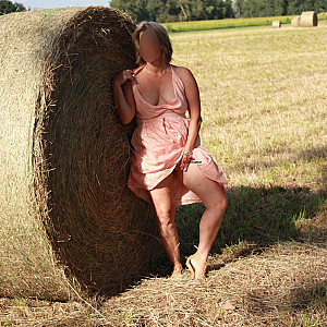 Bale of straw gallery image