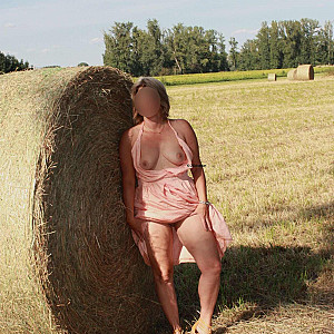 Bale of straw gallery image