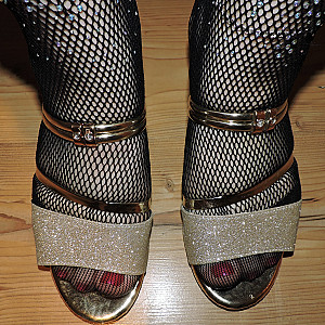 Fishnetz Nylons und Mules Galerie