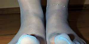 Blaue Nylons und Heels First Thumb Image