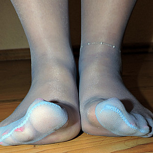 First image of Paar0365's Gallery - blue nylons