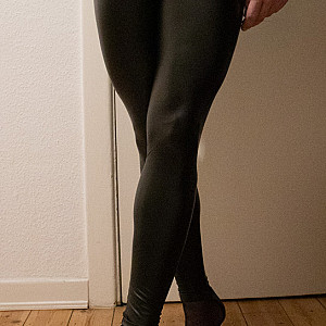 First image of nyarlo72's Gallery - horny in wetlook leggings