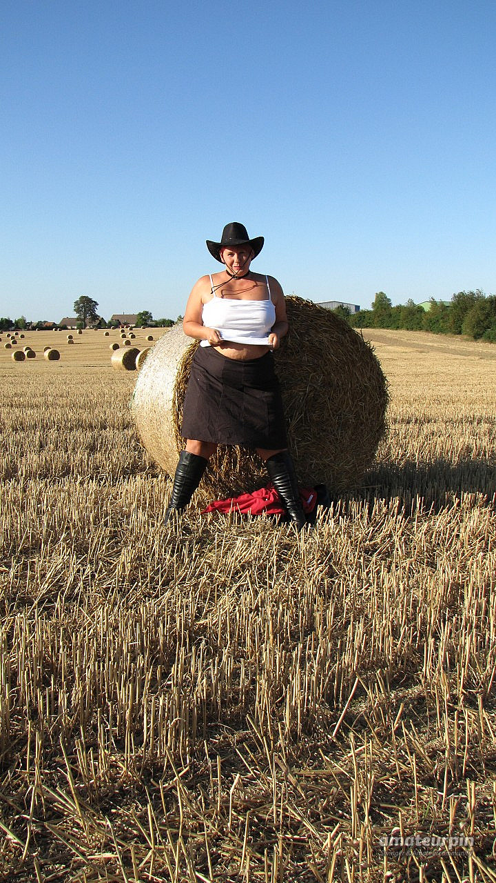 Posing im Kornfeld... Galeriebild