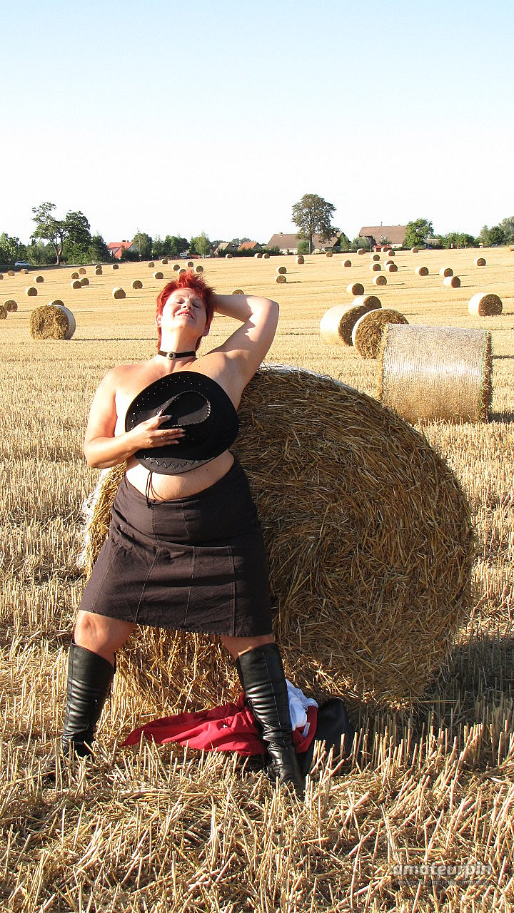 Posing im Kornfeld... Galeriebild