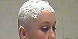 Kinky hairdresser chick - I shave my head. First Thumb Image