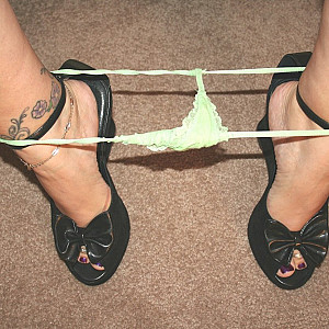 thongs and shoes, second part Galeriebild