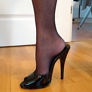 Nylons und Mules, diesmal wirklich Galeriebild