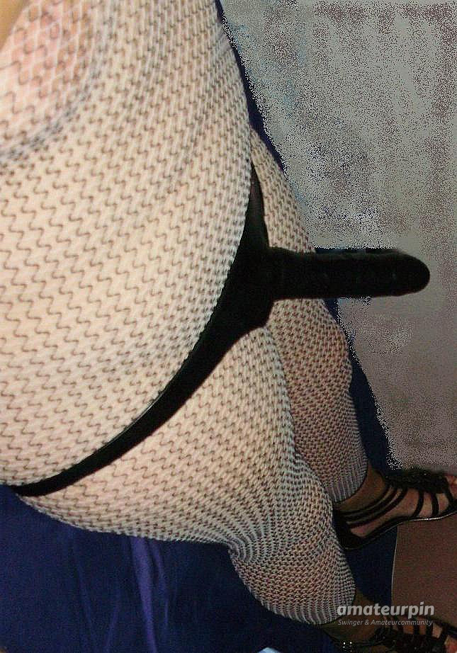 Latexslip mit Dildo Galeriebild