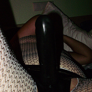 Latexslip mit Dildo Galeriebild