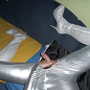 Silberne Catsuit September 2011 Galeriebild