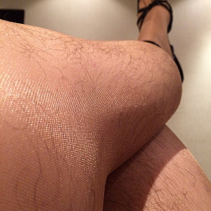 Das erste Bild von genesisis's Galerie - Beige Nylons