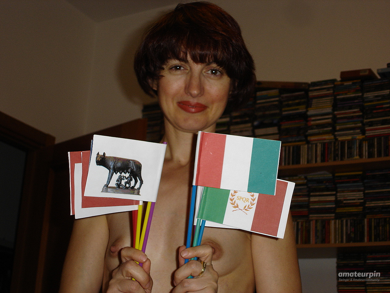 STELLA (PAOLA) AND THE ROMAN'S FLAG Galeriebild