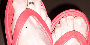 Markus zeigt schöne Füße für den Sommer First Thumb Image