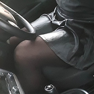 mit Nylons im Auto Galeriebild