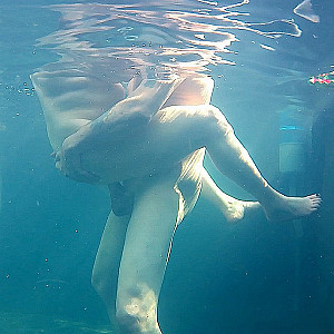 Bathing fun at 35° gallery image