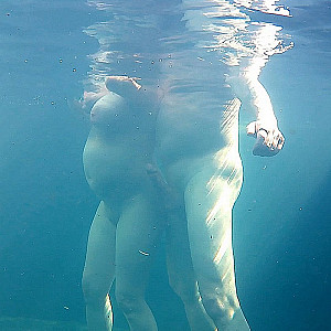 Bathing fun at 35° gallery image