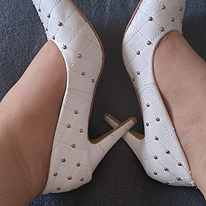 Weisse high heels mit nylon Galeriebild