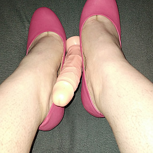 pink heels and my dildo gallery image