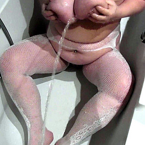 First image of Paar0365's Gallery - Pissing on tits, pussy, and stockinged feet