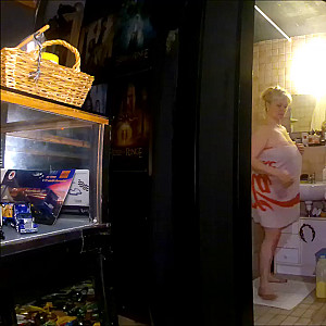 First Image Of Chewyyys's Video - Wenn der Postmann 1x klingelt