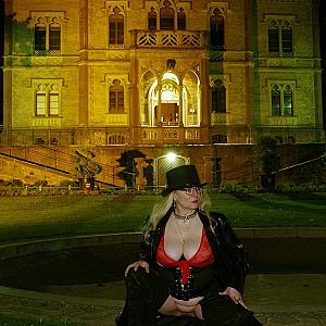 Schloss Herrin in Leder Galeriebild