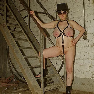 Harness und Lost Place Galeriebild
